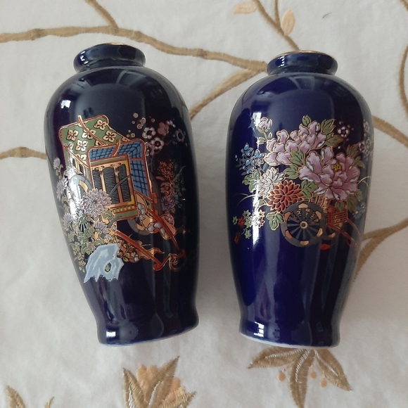 SET OF TWO VTG MINI JAPANESE VASES - Picture 1 of 7